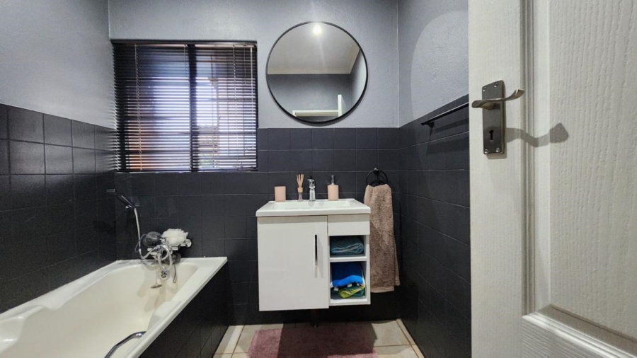 4 Bedroom Property for Sale in Melodie North West